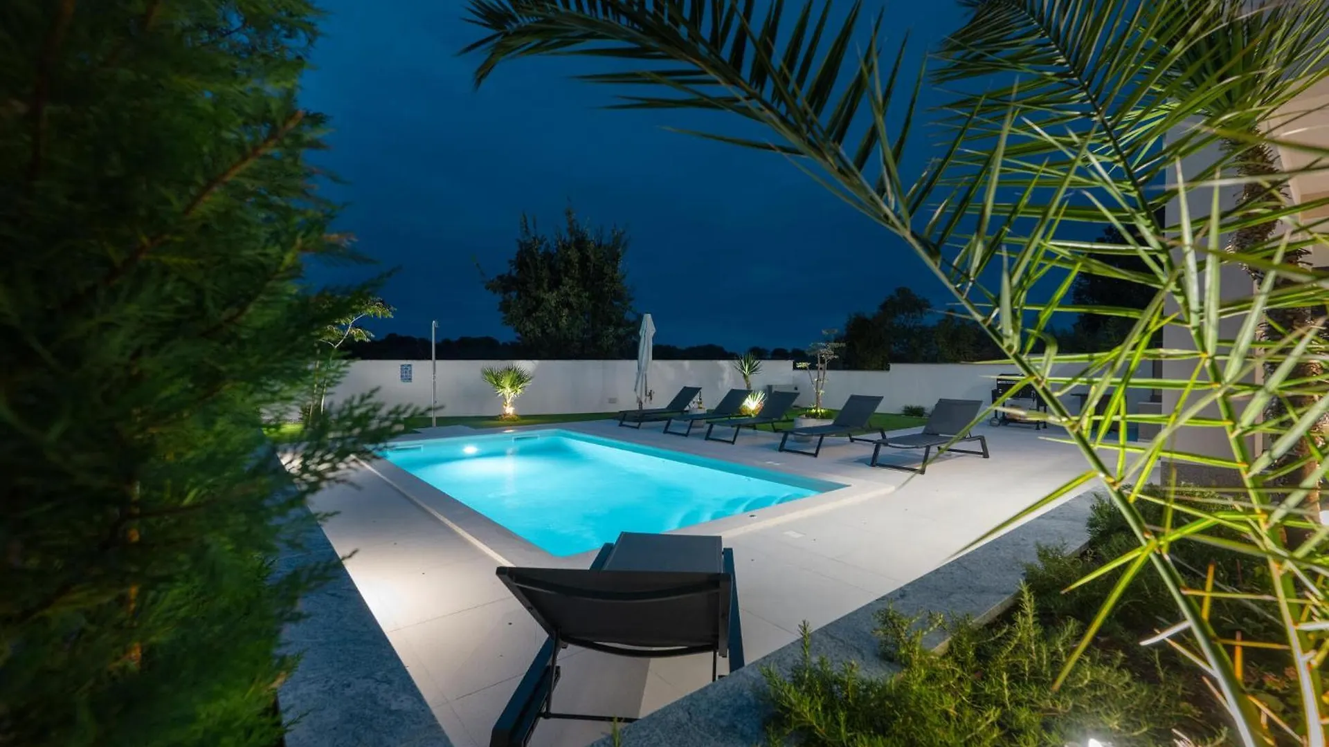 Stunning Home In Stinjan With Wifi